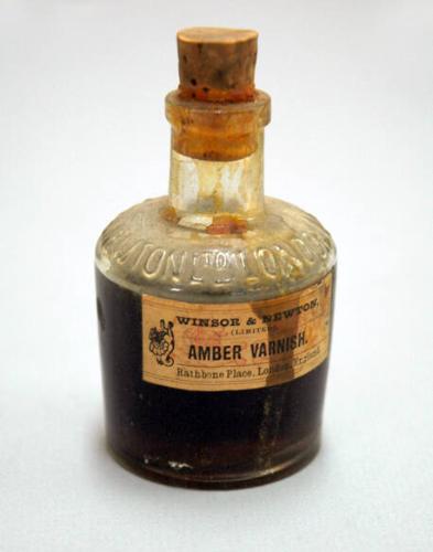 Bottles with varnish manufactured by Winsor & Newton, Devoe & Raynolds