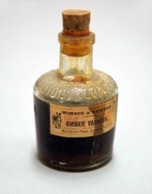 Bottles with varnish manufactured by Winsor & Newton, Devoe & Raynolds